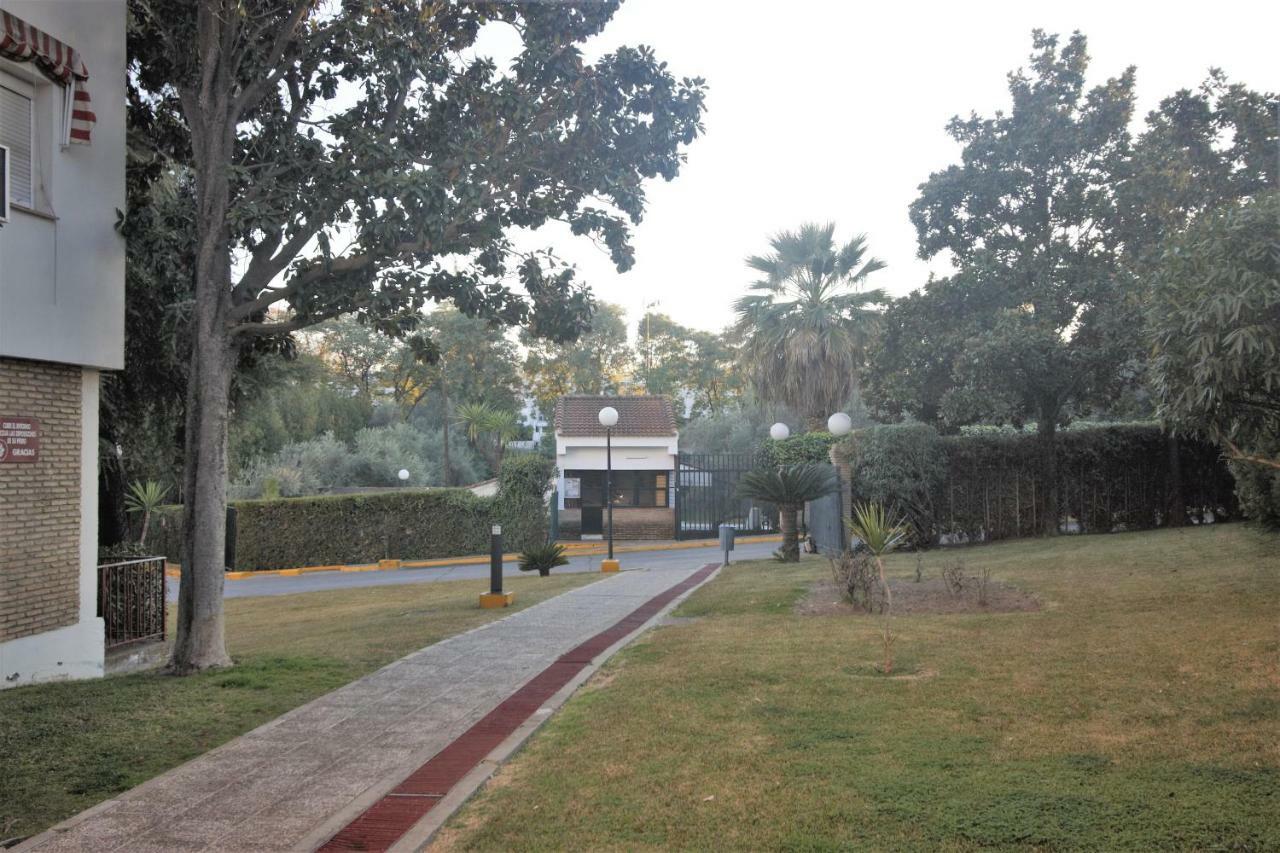 Bonito Apart. Con Parking Y Piscina Mairena del Aljarafe Exterior photo
